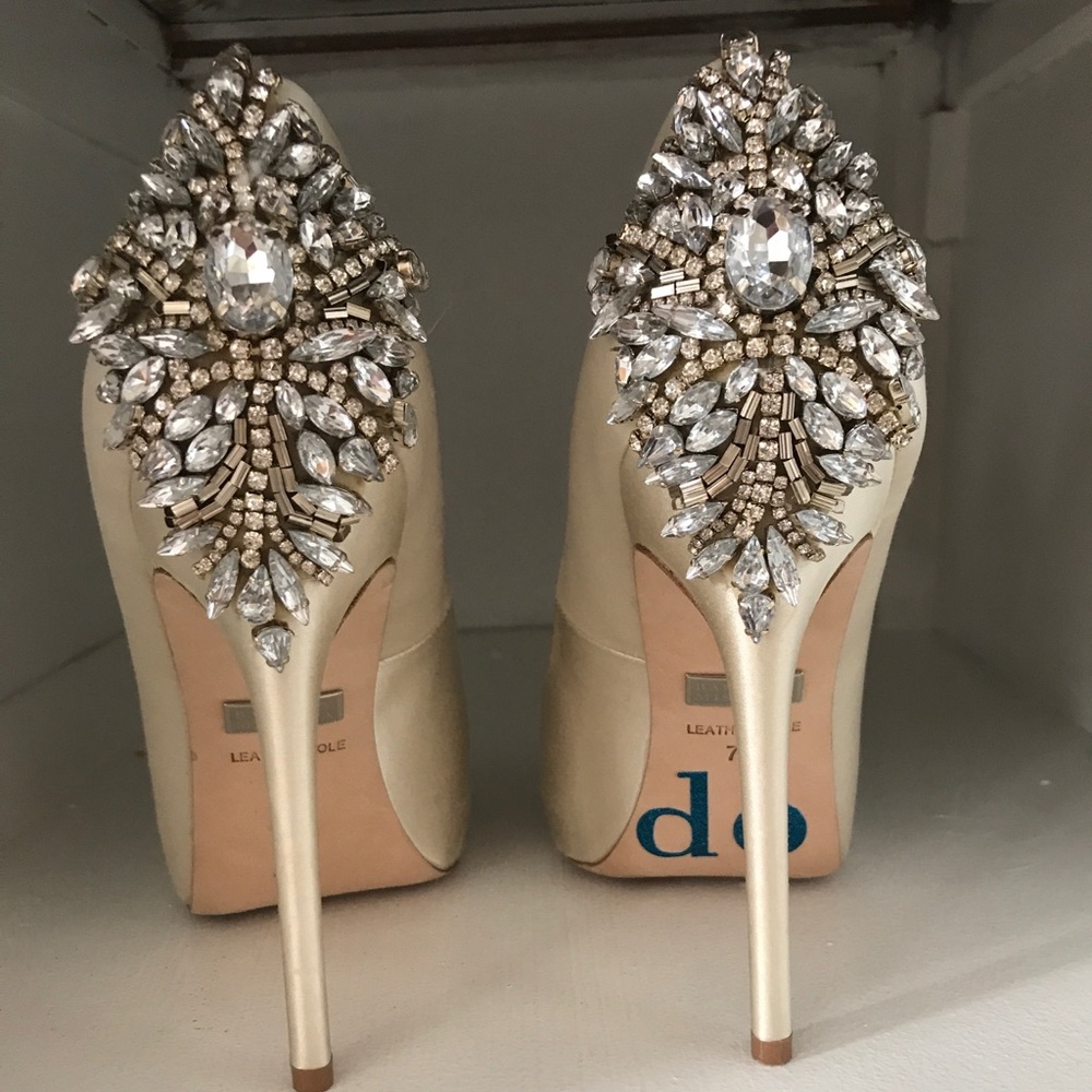 Badgley Mischka Kiara Ivory size 7